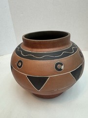 Early Vintage Mexican Signed Pot Vase Vessel Planter Leopoldo de Mexico Brown