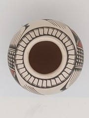 Mata Ortiz pottery by Maria Acosta Handmade and Painted.