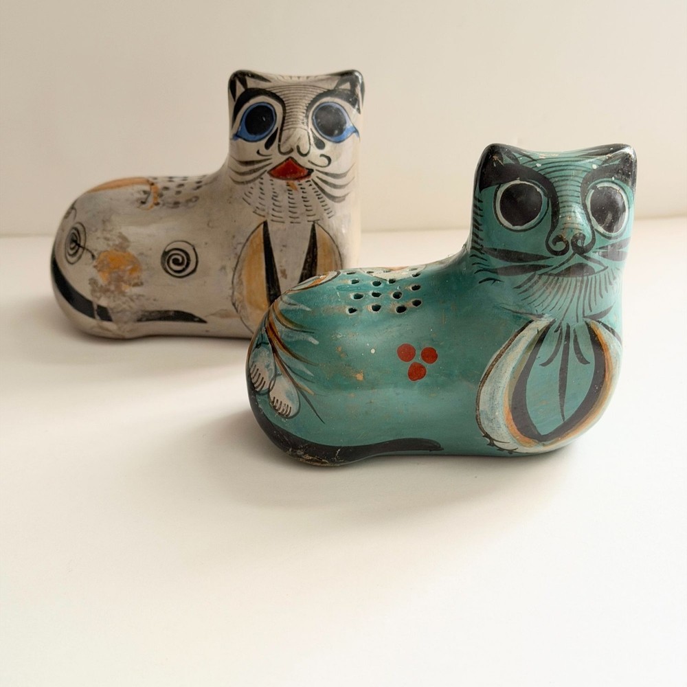 Vintage Set of Two Cat Figurines Tonala Mexico Folk Art Pottery 4 x 3.5″ Signed