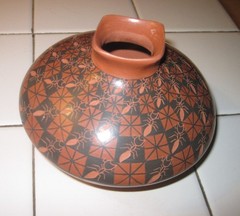 Yolanda Yoly Ledez – Ants & Stars Red Clay/Black – Mata Ortiz Pottery – Seed Pot