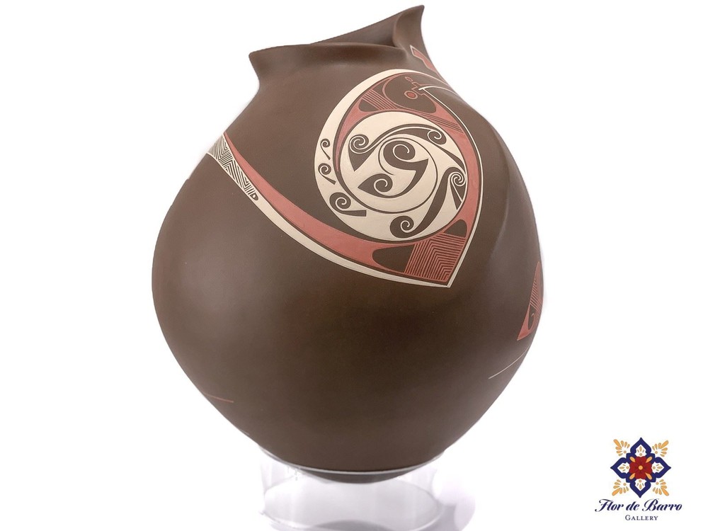 Diego Valles: Modern Mata Ortiz Olla