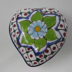 Hand Painted Puebla Mexico Pottery Heart Dish Tepépa Signed 1999 Floral 3.25″