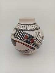 Mata Ortiz pottery by Maria Acosta Handmade and Painted.