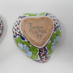 Hand Painted Puebla Mexico Pottery Heart Dish Tepépa Signed 1999 Floral 3.25″