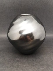 Mata Ortiz Pottery ~ Alonso Sandoval black on black coiled 4.75″ tall 4.75″wide.