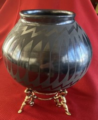 Vintage Meta Ortiz Blackware Pottery Round Vase with stand. Signed Jesus Pena