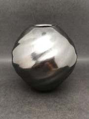 Mata Ortiz Pottery ~ Alonso Sandoval black on black coiled 4.75″ tall 4.75″wide.
