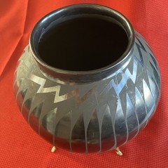 Vintage Meta Ortiz Blackware Pottery Round Vase with stand. Signed Jesus Pena