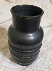 OAXACA BLACK POTTERY RIBBED CLAY VASE MATTE BLACK SIGNED LAMA 8″H MEXICO