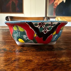 Talavera Mexican Pottery MultiColor Salsa/Guacamole Bowl with Legs. New.