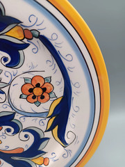 KERAMICS PERU POTTERY HAND PAINTED ROUND SERVING PLATE OR PLATTER