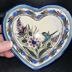 MEXICAN POTTERY HEART SHAPED TRINKET DISH WITH HUMMINGBIRD SIGNED ‘GUATE’
