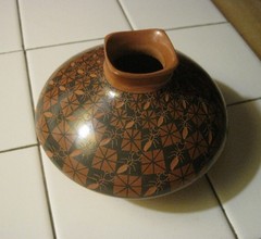 Yolanda Yoly Ledez – Ants & Stars Red Clay/Black – Mata Ortiz Pottery – Seed Pot