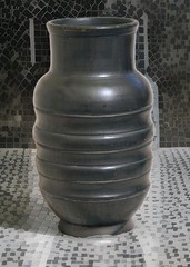 OAXACA BLACK POTTERY RIBBED CLAY VASE MATTE BLACK SIGNED LAMA 8″H MEXICO