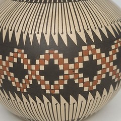 Mata Ortiz Round Geometric Pot with Wooden Display Base Signed Juan Mora
