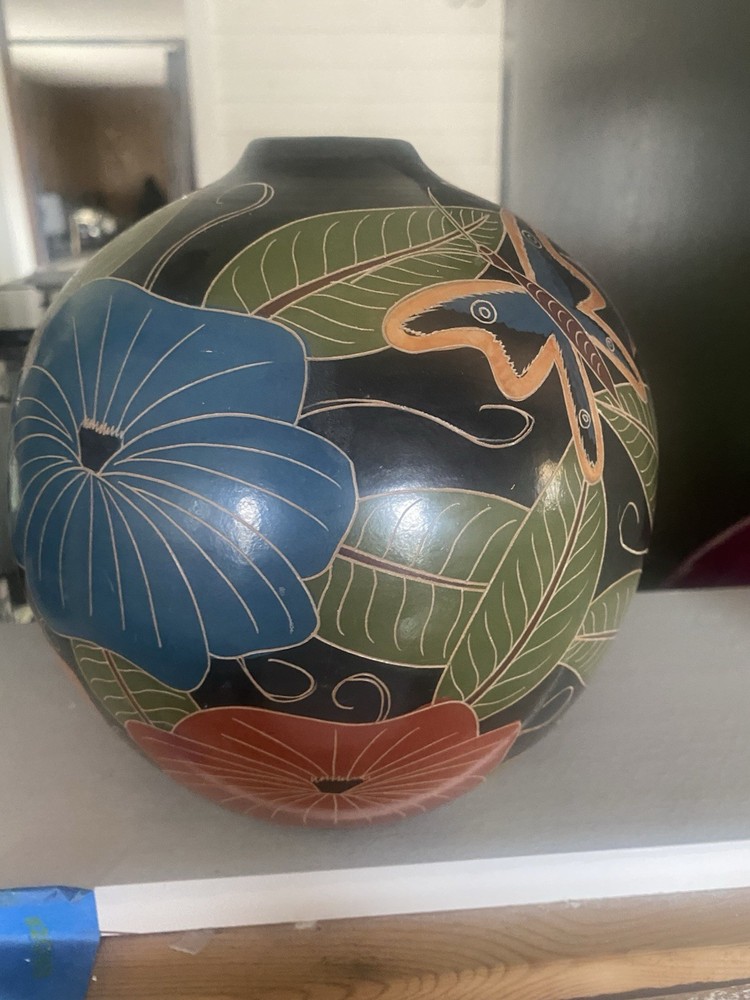 Nicaraguan Latino Round Vase