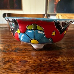 Talavera Mexican Pottery MultiColor Salsa/Guacamole Bowl with Legs. New.