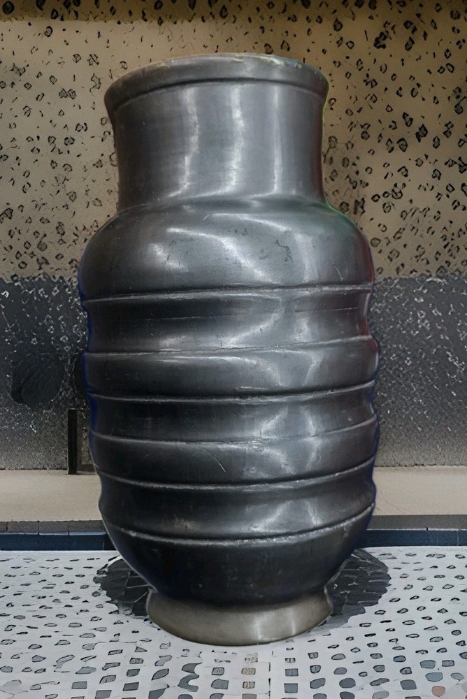 OAXACA BLACK POTTERY RIBBED CLAY VASE MATTE BLACK SIGNED LAMA 8″H MEXICO