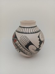 Mata Ortiz pottery by Maria Acosta Handmade and Painted.