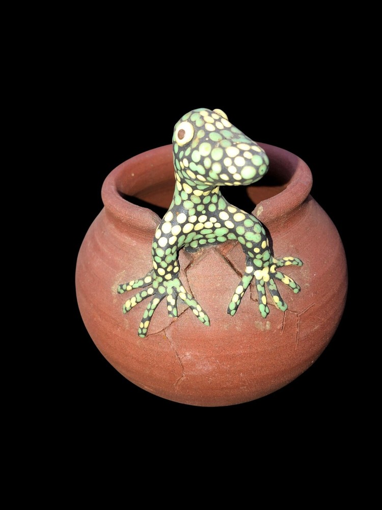 Terracotta Pot W/ Iguana by Iguana Jack Accent 6″x5″ Belize Unique Decor Piece H