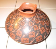 Yolanda Yoly Ledez – Ants & Stars Red Clay/Black – Mata Ortiz Pottery – Seed Pot