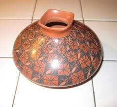 Yolanda Yoly Ledez – Ants & Stars Red Clay/Black – Mata Ortiz Pottery – Seed Pot