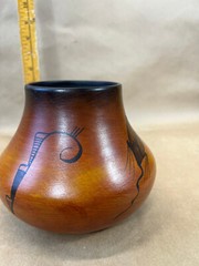 Southwestern Mexican Pottery Vase Modern Signed Gecko Lizard 5.5″Tall
