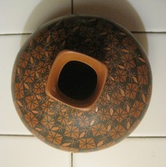 Yolanda Yoly Ledez – Ants & Stars Red Clay/Black – Mata Ortiz Pottery – Seed Pot