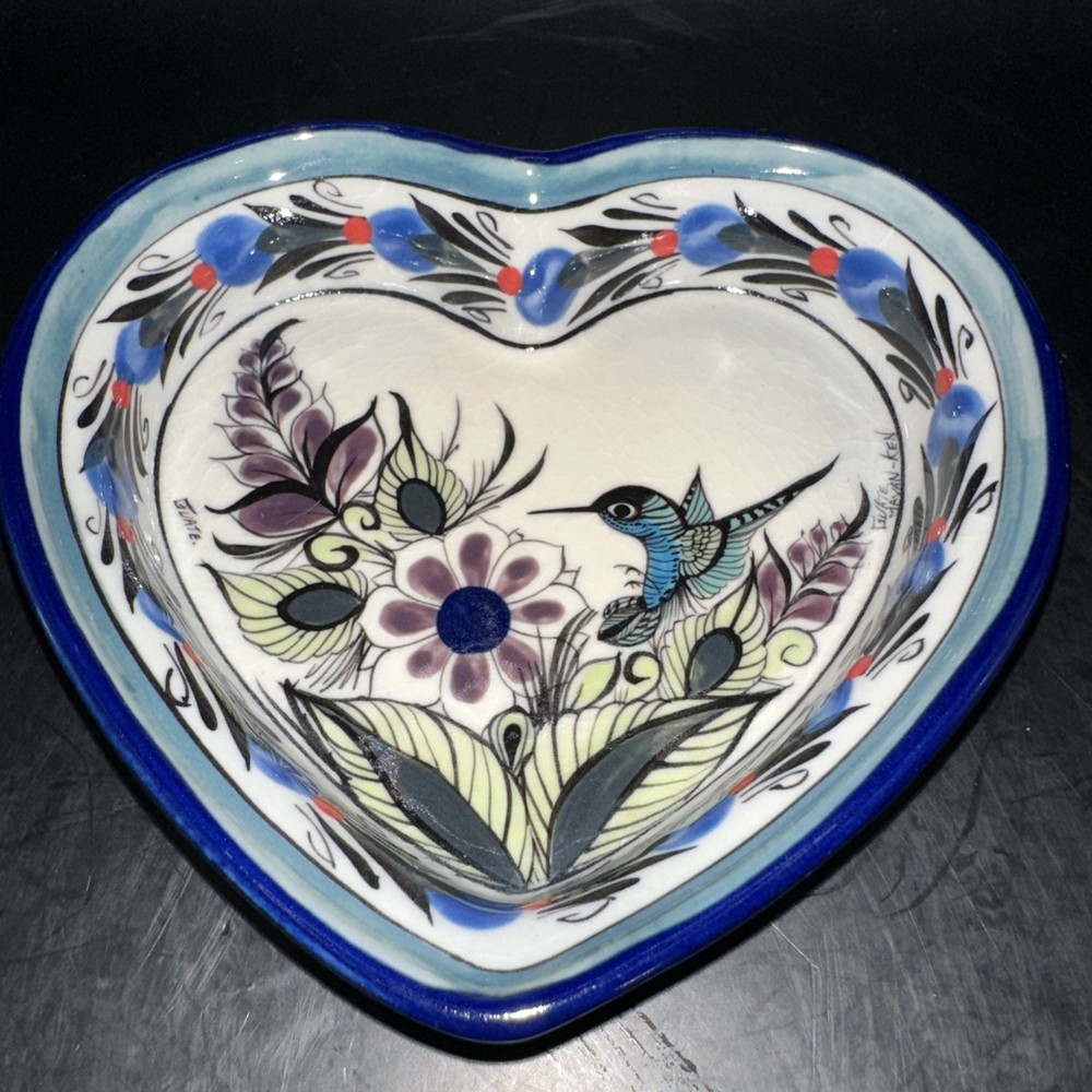 MEXICAN POTTERY HEART SHAPED TRINKET DISH WITH HUMMINGBIRD SIGNED ‘GUATE’