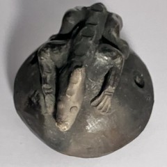 BLACK CLAY VESSEL With 2 Holes & LIZARD FETISH / Pre-Colombian Style / 4 INCHES