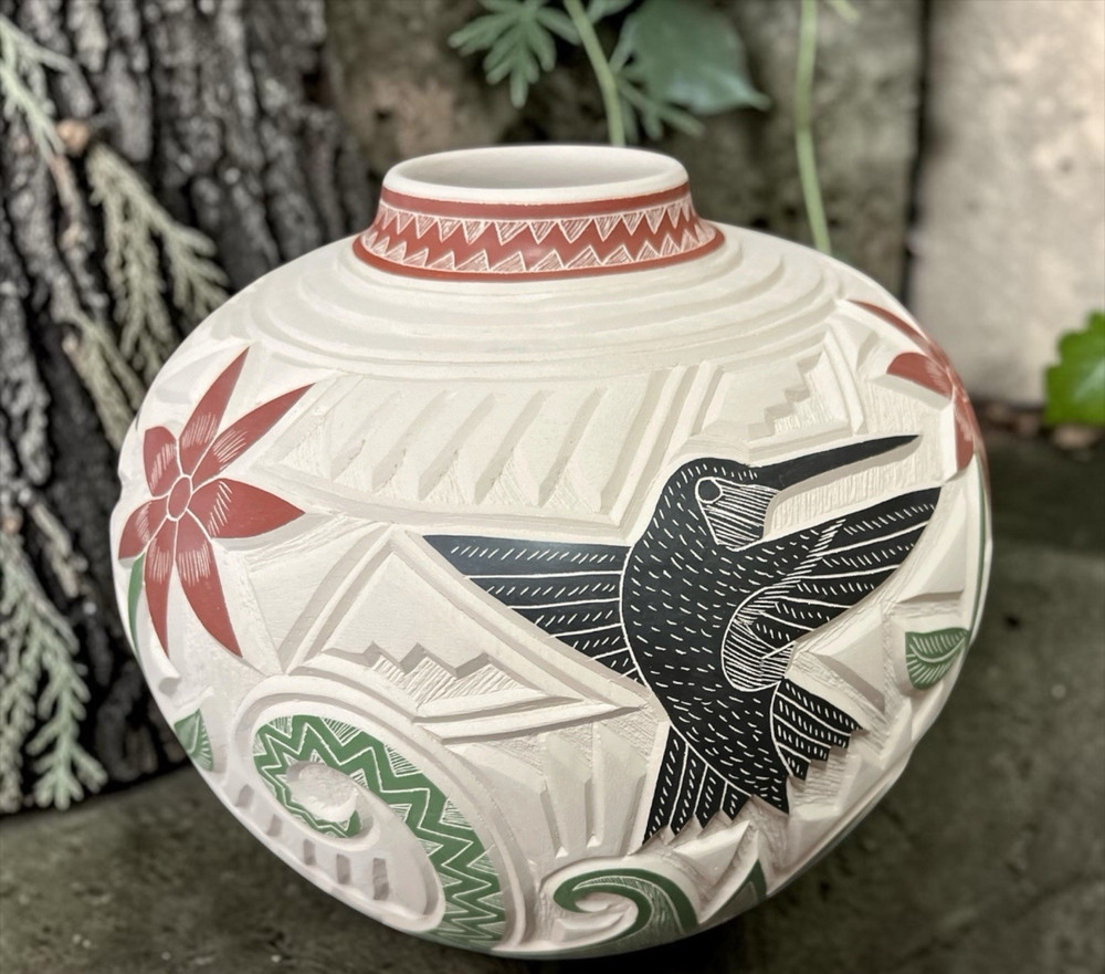 Mata Ortiz Pottery Martin Olivas Quintana White clay Olla Vase Jar Art Mexican