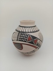 Mata Ortiz pottery by Maria Acosta Handmade and Painted.