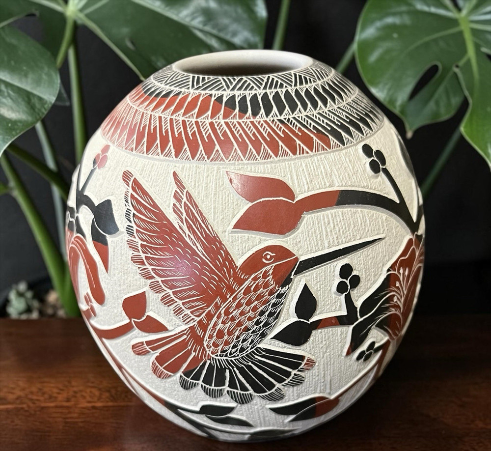 Mata Ortiz Pottery Lupita Quezada Hummingbird Flowers Floral Jar Vase Mexican