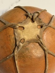 Excellent Vintage TARAHUMARA Raramuri Rawhide Bound Clay Pot 5″ Beauty