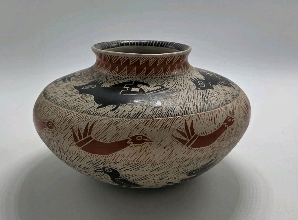 Mata Ortiz Pottery Vase Pot Eleuterio Piña Sgraffito Signed