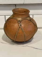 Excellent Vintage TARAHUMARA Raramuri Rawhide Bound Clay Pot 5″ Beauty
