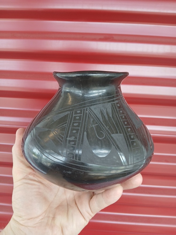 Santa Clara Pueblo 6″ Black Pot Oaxaca Mexico Barro Negro Pottery Artist Elida