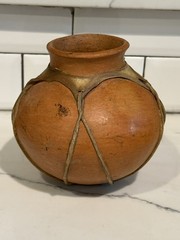 Excellent Vintage TARAHUMARA Raramuri Rawhide Bound Clay Pot 5″ Beauty