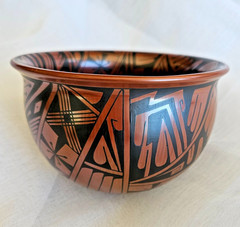 Mata Ortiz Pottery Bowl by Baudel Lopez Corona – Black On Red Fine Art Olla