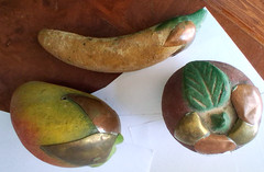 70s VTG Mexico Burnished Clay Fruit Apple Mango Banana Terracotta Brass Inlay HP