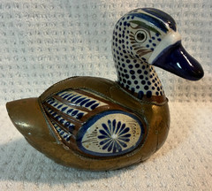 TONALA DUCK BIRD PORCELAIN/CERAMIC / BRASS ROYAL BLUE & WHITE