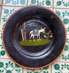 Vintage 1940 Mexican black Tlaquepaque pottery plate w/white donkey 9 5/8″
